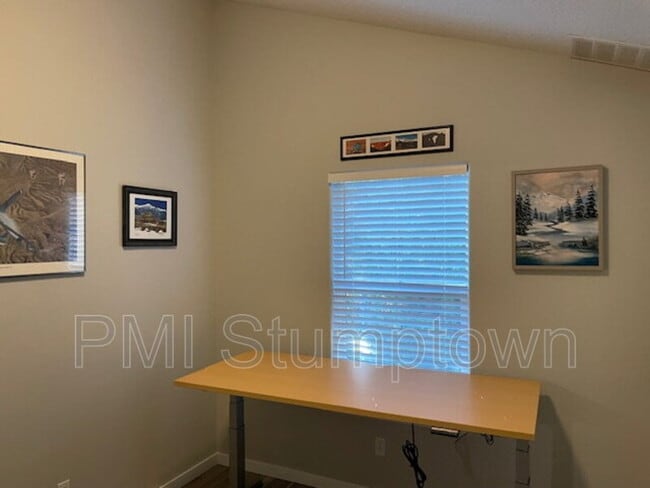 Building Photo - 16140 NW Fescue Ct