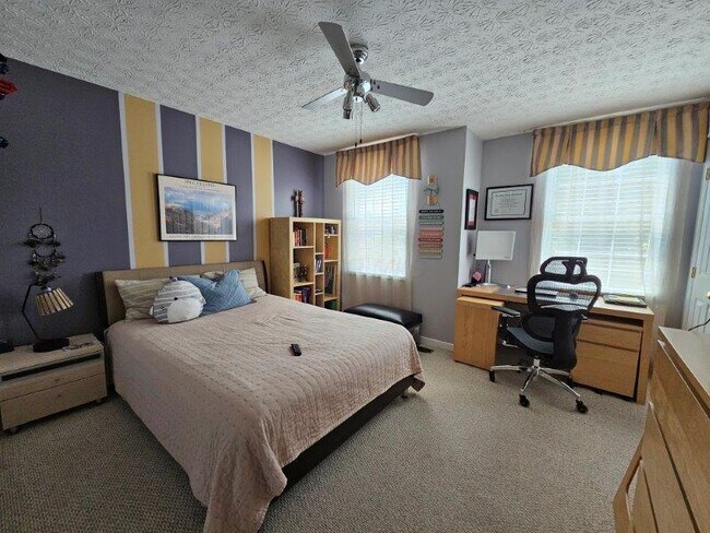 Building Photo - 4540 Redwood Vine Dr