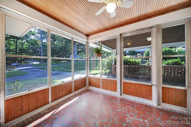 Building Photo - 305 E Catawba Dr