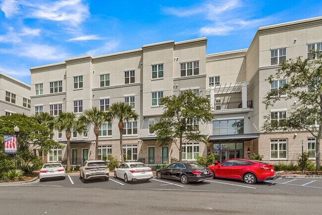 Building Photo - 200 River Landing Dr