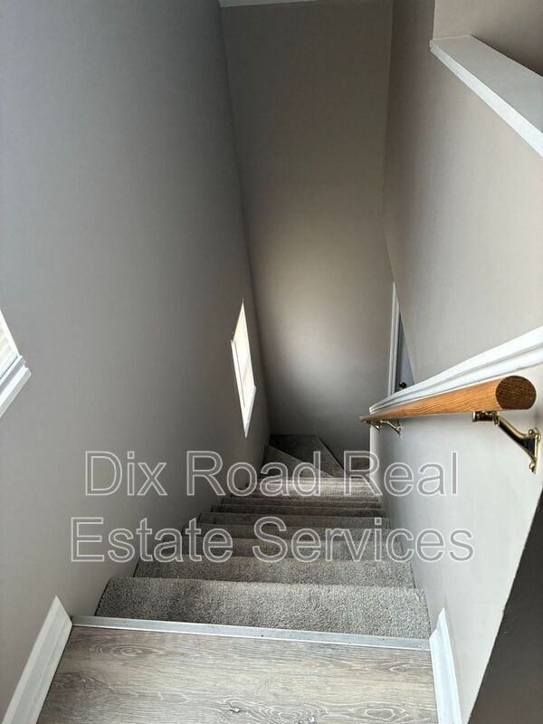 Building Photo - 715 Lorain Ave