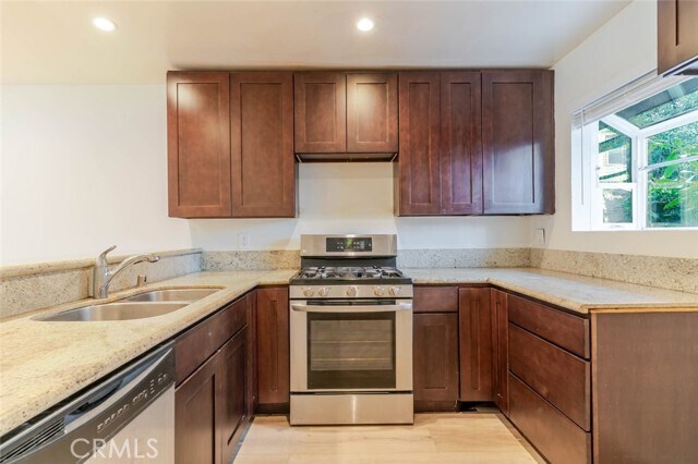 Building Photo - 15113 Saticoy St