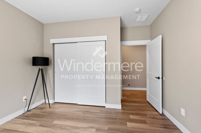 Building Photo - * Coming Soon 08/15/2025*Furnished Executi...