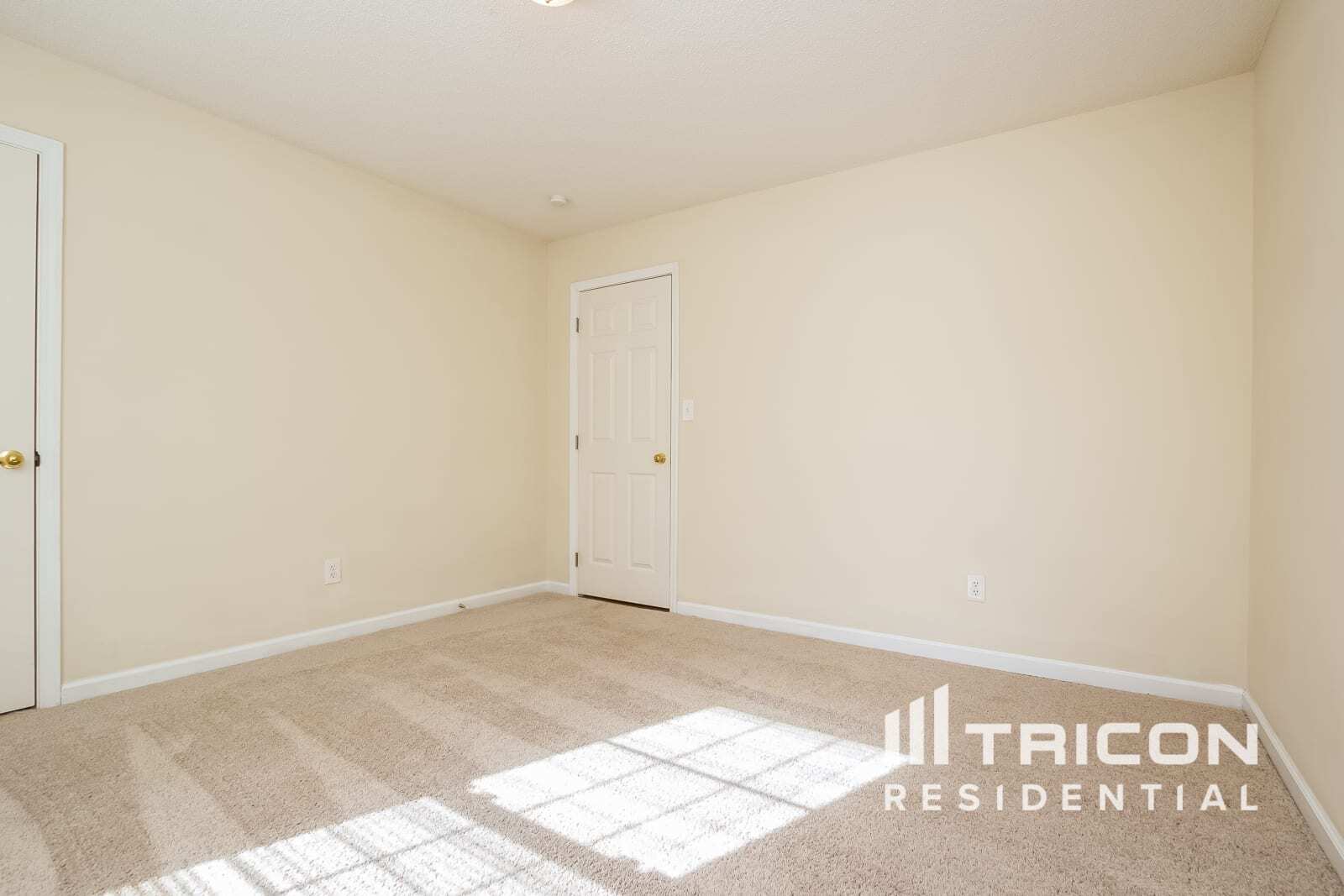 Building Photo - 1601 Larkwood Dr