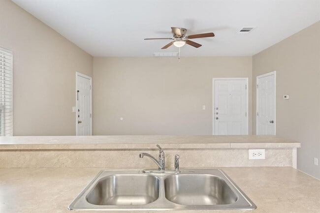 Building Photo - 412 Carl Shipp Dr