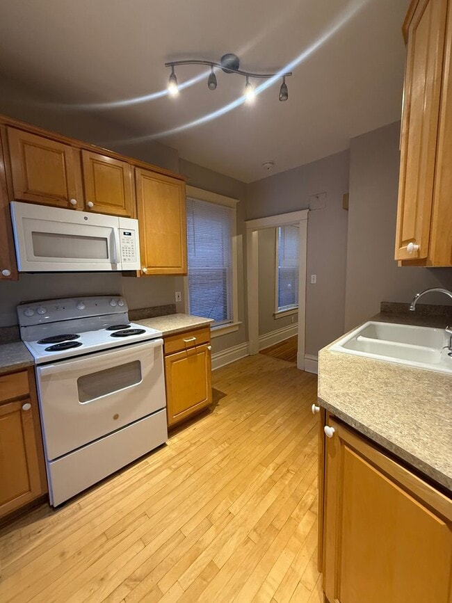 Building Photo - Gorgeously Classic 2 Bed/1 Bath in Whittier/City Park! AVAILABLE NOW!