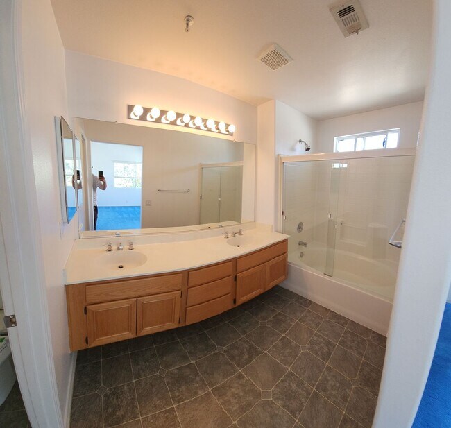 Building Photo - Fantastic home in the Arbors!