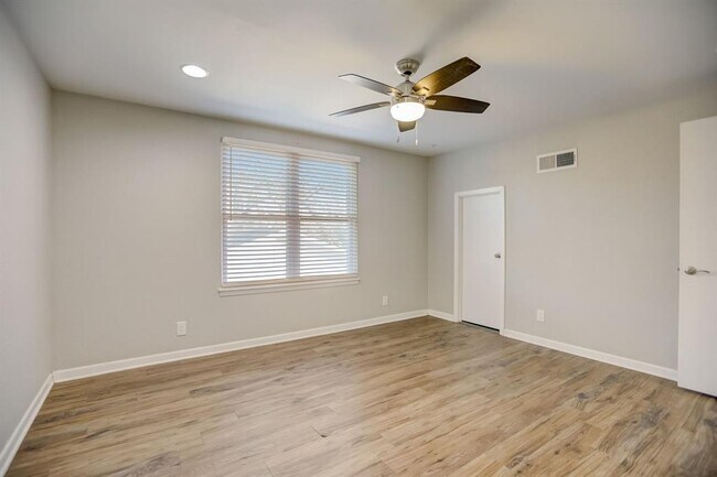 Building Photo - 2507 Rogge Ln