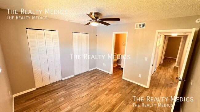 Building Photo - 836 W Rosewood Ln