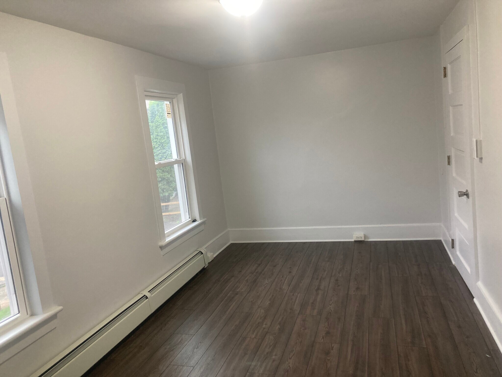 Large Master bedroom. - 35 Main St