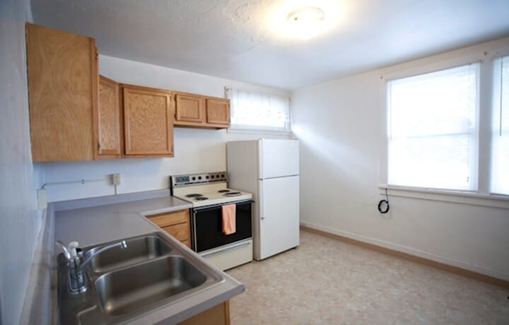 California St #2 - Kitchen - 805 NE California St