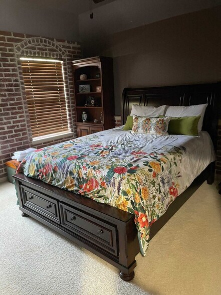 Building Photo - 9312 Warm Springs Cir