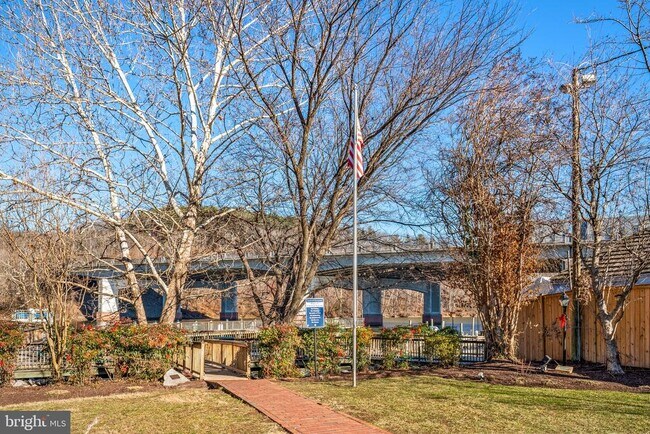 Building Photo - 211 Mill St