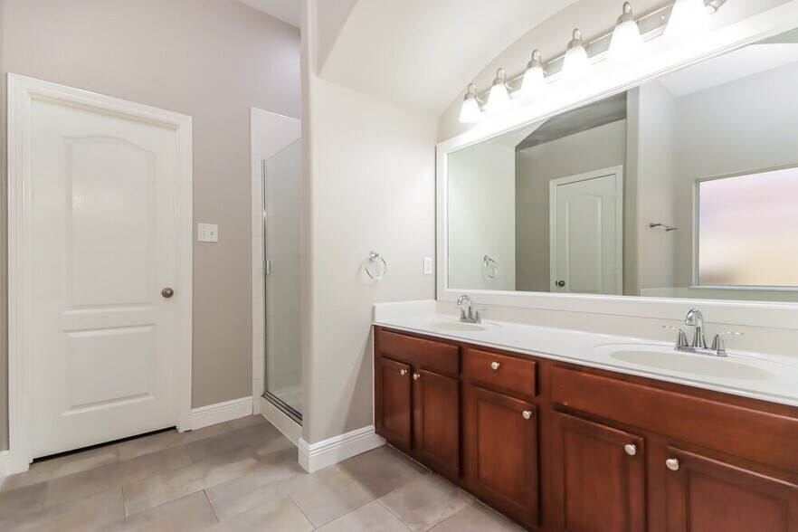 Building Photo - 21620 Hackamore Ct