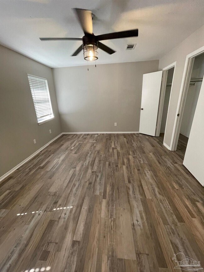 Building Photo - 4615 Gladstone Dr