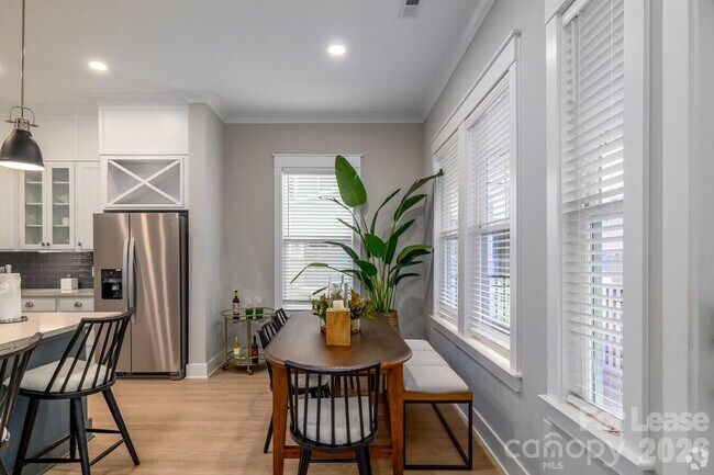 Building Photo - 1241 Columbia Cir