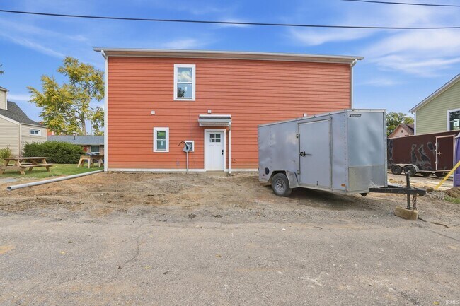 Building Photo - 527 N Prow Ave