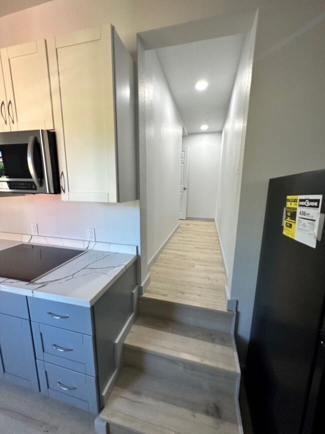 Building Photo - Newly Remodeled 1 Bedroom/1 Bathroom