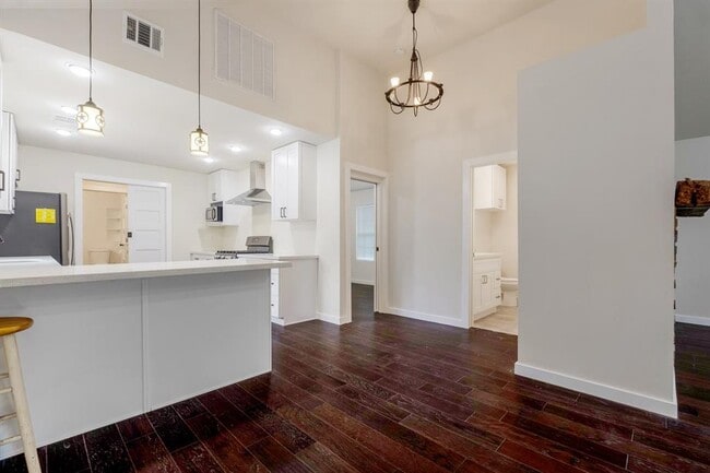 Building Photo - 7511 Carver Ave