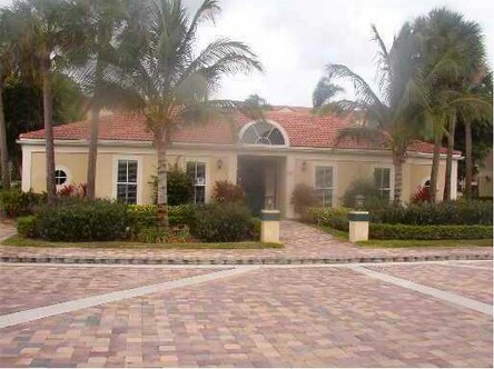 Building Photo - 977 Riverside Dr