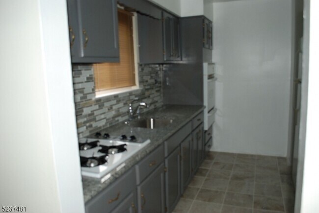 Building Photo - 180 Littleton Rd