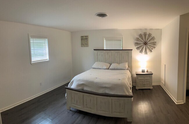 Building Photo - 913 Prentice Ln