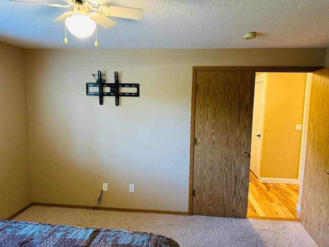Building Photo - Charming Fisher's Landing Home
