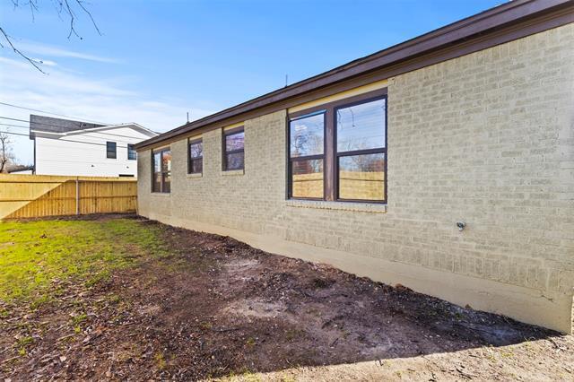 Building Photo - 2317 Peabody Ave