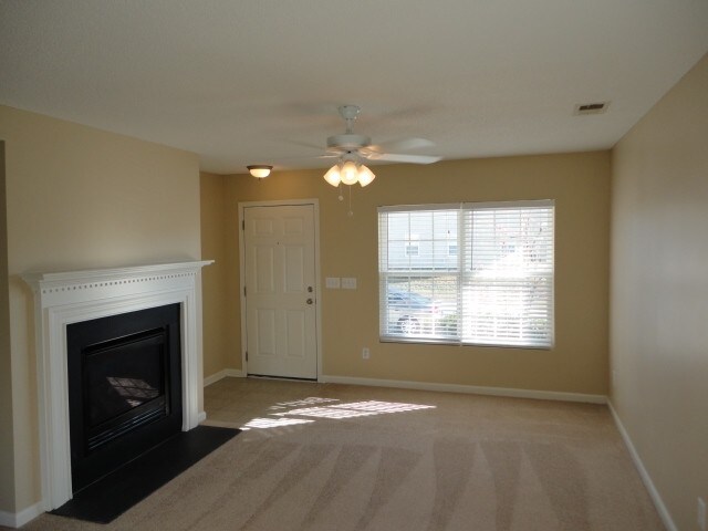 Building Photo - 6021 Ladish Ln