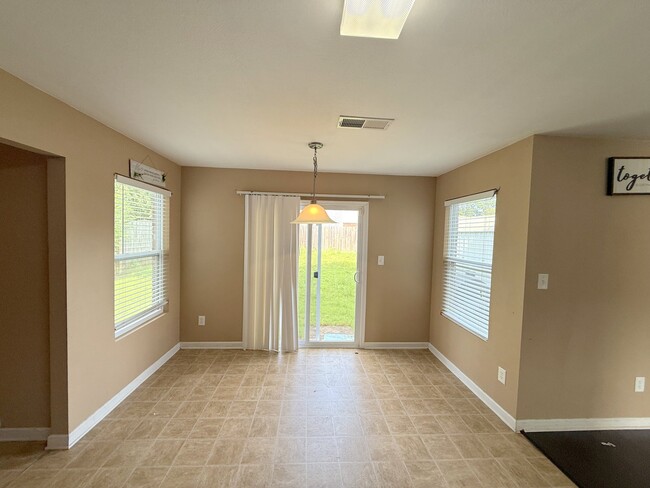 Building Photo - 182 Forestbrook Dr