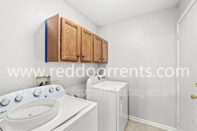 Building Photo - 10051 Long Meadow Dr