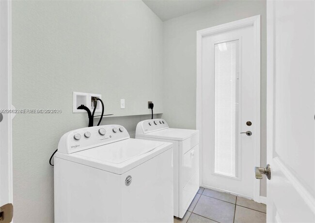 Building Photo - 1240 Eucalyptus Dr