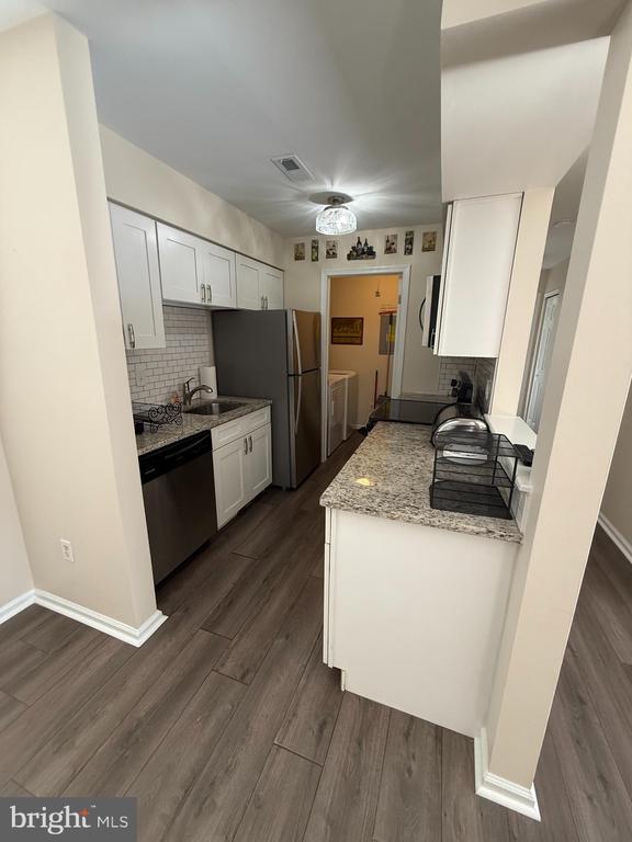 Building Photo - 64 Dover Ct