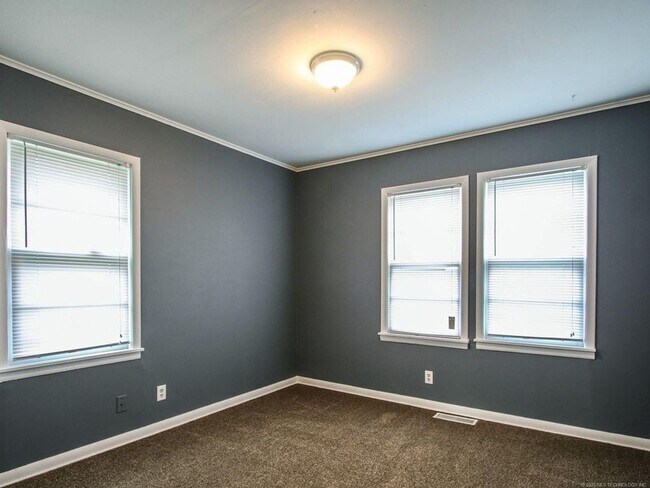 Building Photo - Available Now! 3 Bed / Bath & Large Backyard! Price drop!