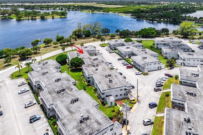 Building Photo - 3120 Lake Osborne Dr