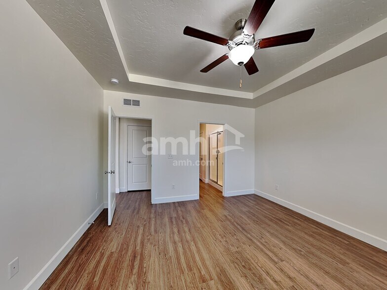 Building Photo - 3492 S Bartlett Ave