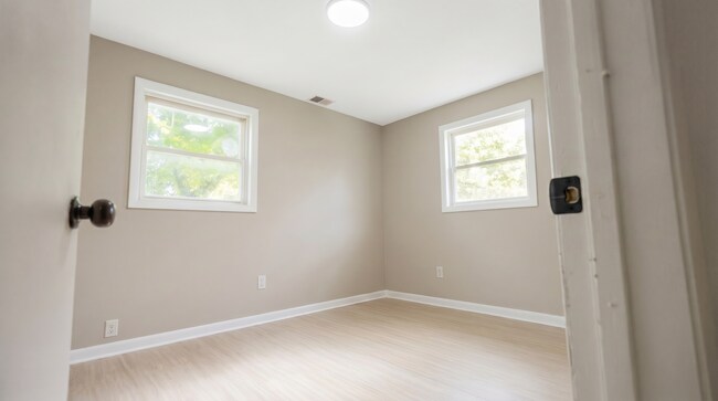 Building Photo - 3 bedroom 2 bathroom single family home | section 8 welcomed