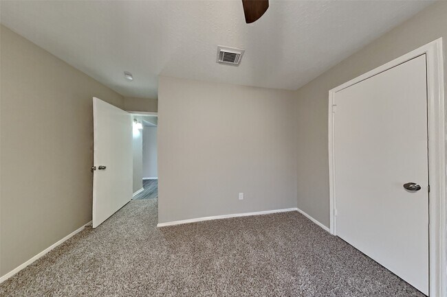 Building Photo - 4622 Pecan Grove Dr