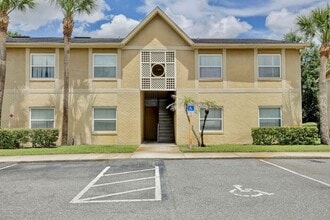 Building Photo - Spacious 2/2 Condo in Hawthorne Village - Orlando! Available Now!