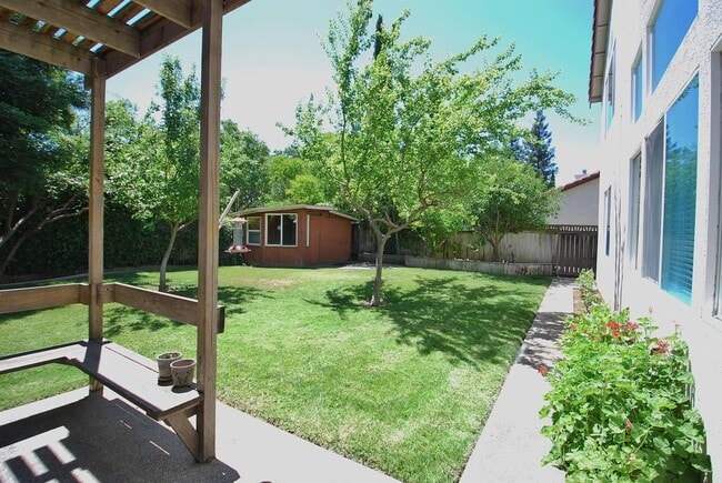 Building Photo - Great home in Elk Grove!
