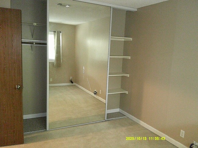 Building Photo - 725 Devonshire Ct