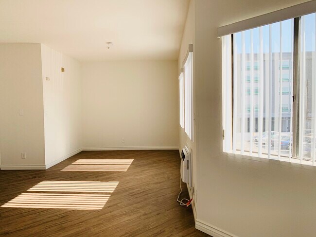 Building Photo - 600 S Alvarado St