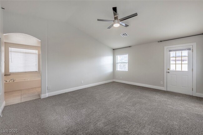 Building Photo - 9460 Glendora Valley St