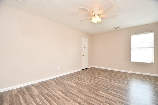 Building Photo - 5418 Cinnamon Lake Dr