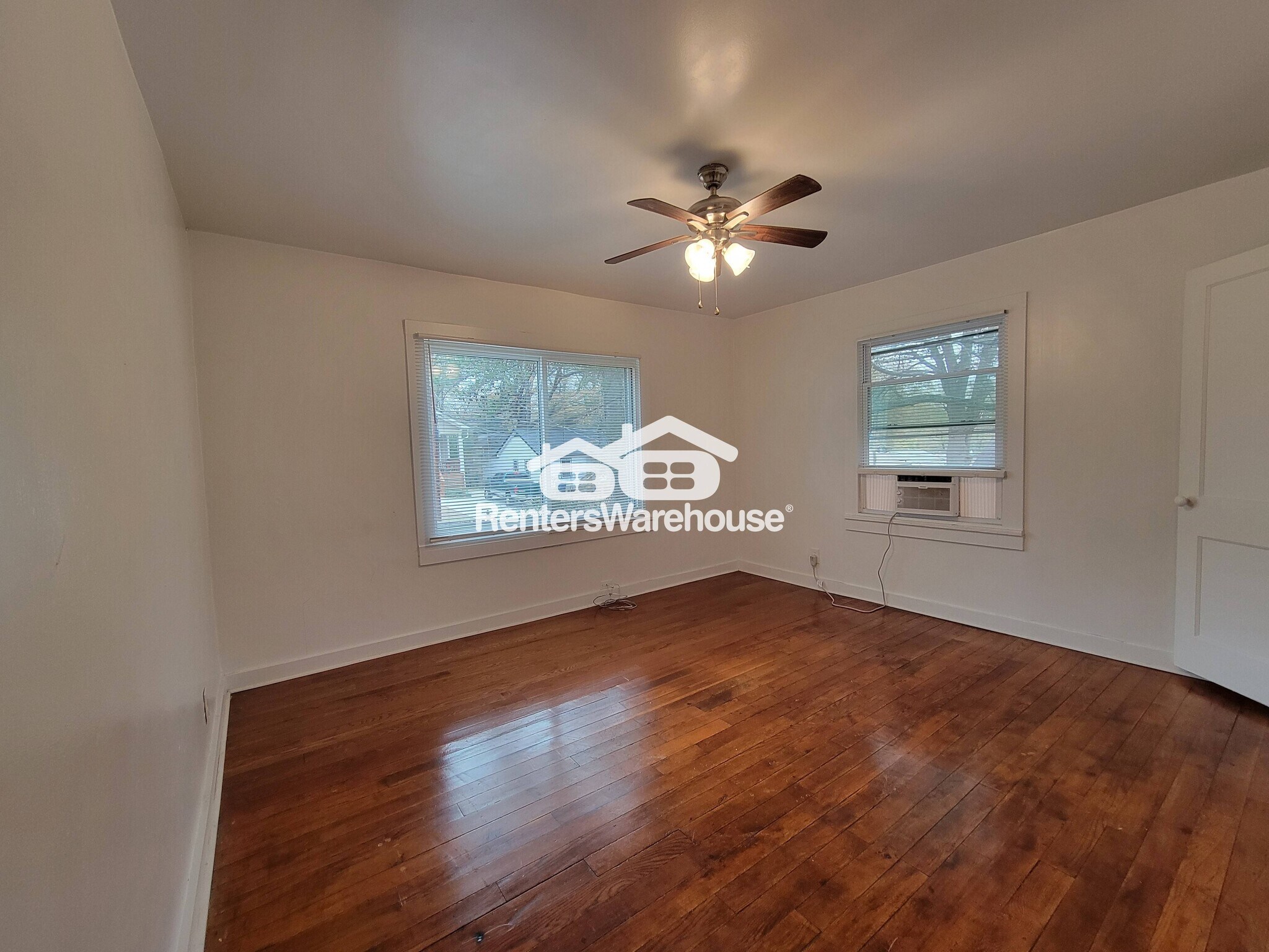 Building Photo - 1056 Regent St SW