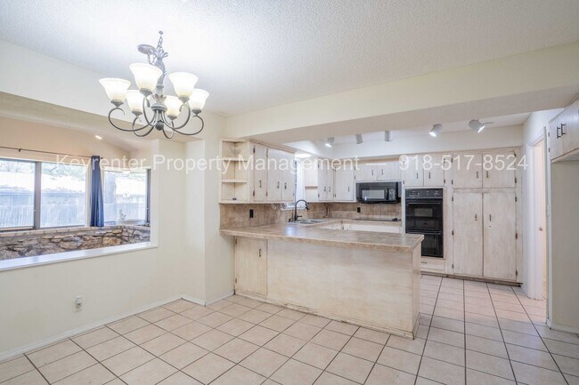 Building Photo - 3 Bed | 2 Bath in South Tulsa!