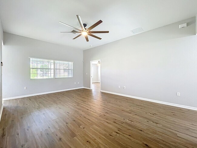 Building Photo - 2 Bedroom, 2 Bath | Lake Community | Dock & Boat Ramp Access