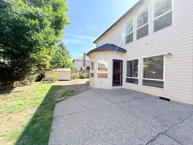 Building Photo - 16775 SW Springwater Ln