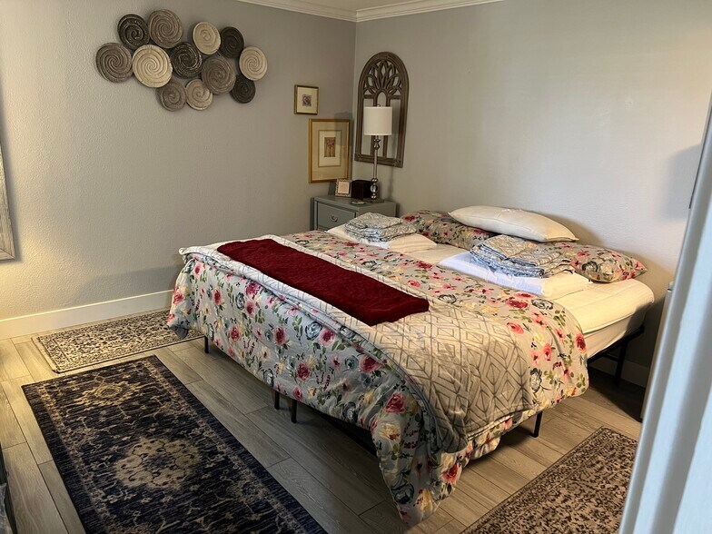 bedroom - 7625 E Camelback Rd
