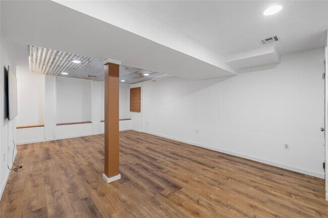 Building Photo - 227 Marshall Ave